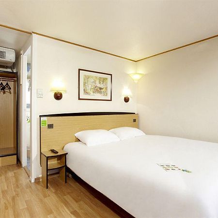 Campanile Hotel Mayenne Szoba fotó