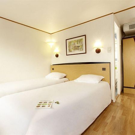 Campanile Hotel Mayenne Szoba fotó