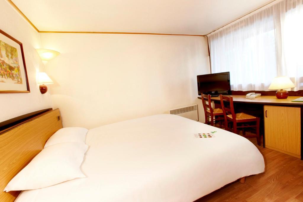 Campanile Hotel Mayenne Szoba fotó