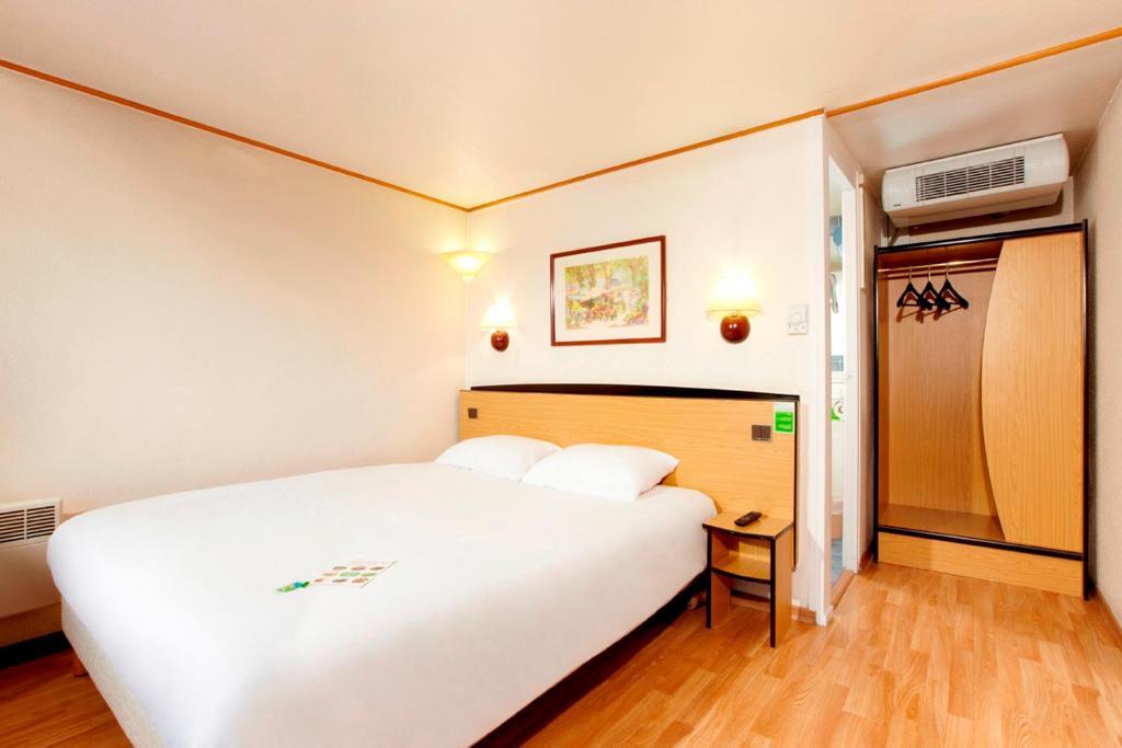 Campanile Hotel Mayenne Szoba fotó