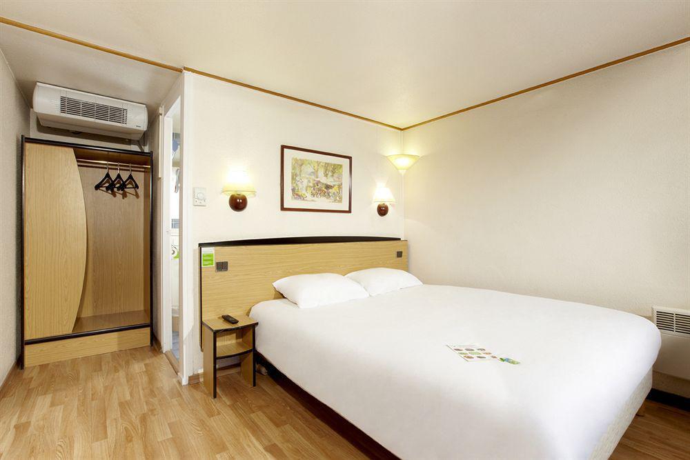 Campanile Hotel Mayenne Szoba fotó